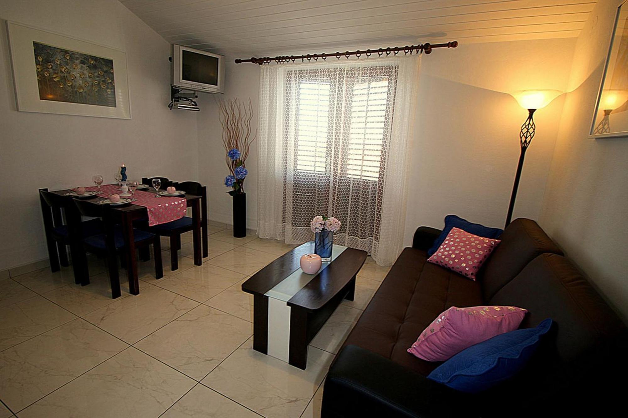 Villa Renipol Adults Only Sutivan Oda fotoğraf